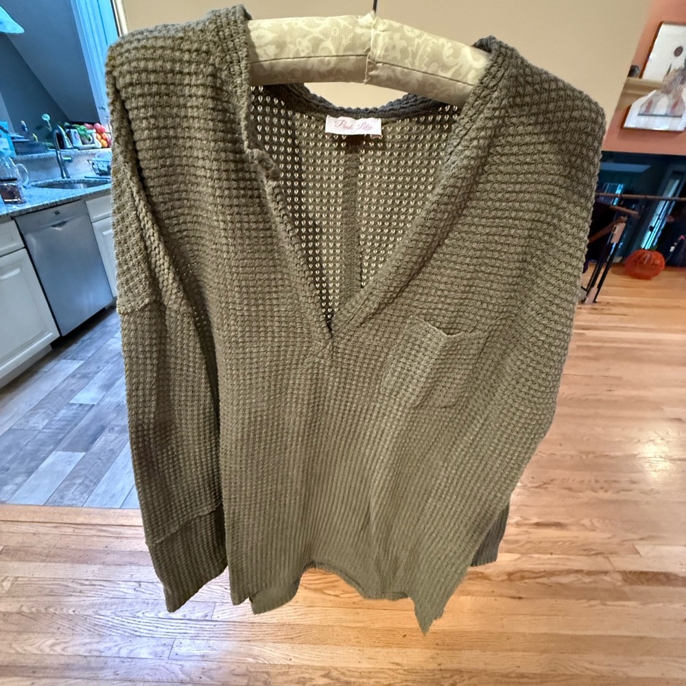 Pink Lily Olive Green Waffle Knit V-Neck Top (Size L)